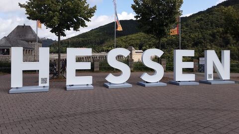 Die "HESSEN-Buchstaben" in Hemfurth-Edersee