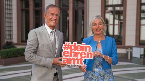 Der Chef der Staatskanzlei, Staatsminister Axel Wintermeyer und Digitalministerin Prof. Dr. Kristina Sinemus. Der Chef der Staatskanzlei, Staatsminister Axel Wintermeyer und Digitalministerin Prof. Dr. Kristina Sinemus.