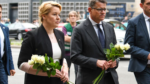 Hessens Ministerpräsident Rhein und Berlins Regierende Bürgermeisterin Giffey gedenken der Opfer einer Amokfahrt in Berlin