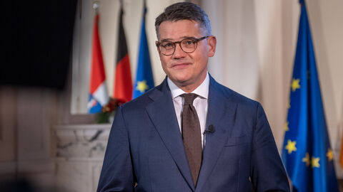 Neujahrsansprache des Ministerpräsidenten Ministerpräsident Boris Rhein bei der Aufzeichnung seiner Neujahrsansprache