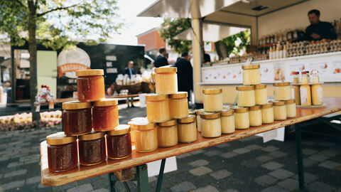 Honig an Marktstand