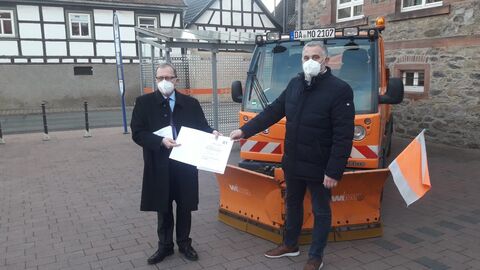 Bildbeschreibung (v. l. n. r.): Justizstaatssekretär Thomas Metz mit Jörg Lautenschläger (Bürgermeister aus Modautal) Bildbeschreibung (v. l. n. r.): Justizstaatssekretär Thomas Metz mit Jörg Lautenschläger (Bürgermeister aus Modautal)