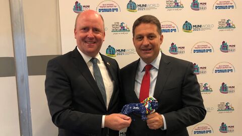 Uwe Becker mit Haim Bibas, dem Präsidenten der Federation of Local Authorities in Israel und Oberbürgermeister von Modi´in. Uwe Becker mit Haim Bibas, dem Präsidenten der Federation of Local Authorities in Israel und Oberbürgermeister von Modi´in.