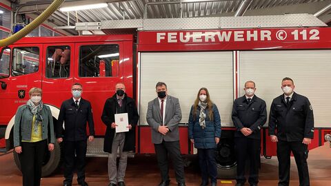 MdL Claudia Ravensburg, Stadtbrandinspektor und Wehrführer Alexander Paul, Bürgermeister Ralf Gutheil, Europastaatssekretär Mark Weinmeister, MdL Dr. Daniela Sommer, Stv. Stadtbrandinspektor Michael Ritte, Stv. Wehrführer Alexander Conradi