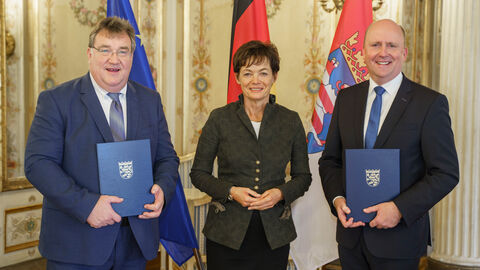 v.l.n.r. Mark Weinmeister, Lucia Puttrich, Uwe Becker anlässlich der Übergabe der Ernennungsurkunden