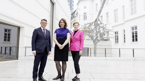 Ministerpräsident Boris Rhein hat die Direktorin des Jüdischen Museums Frankfurt, Prof. Dr. Mirjam Wenzel, mit dem Hessischen Kulturpreis 2024 ausgezeichnet  Ministerpräsident Boris Rhein hat die Direktorin des Jüdischen Museums Frankfurt, Prof. Dr. Mirjam Wenzel, mit dem Hessischen Kulturpreis 2024 ausgezeichnet